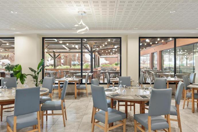 Imagen del bar/restaurante del Hotel Best Roquetas. Foto 3