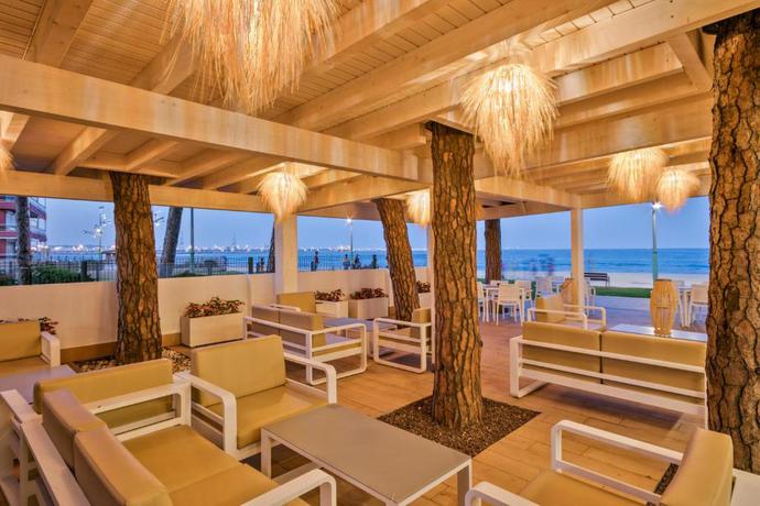 Imagen de los interiores del Hotel Best Terramarina. Foto 14