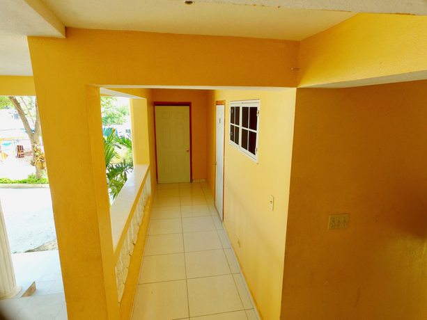 Imagen de los interiores del Hotel Best Time. Foto 14