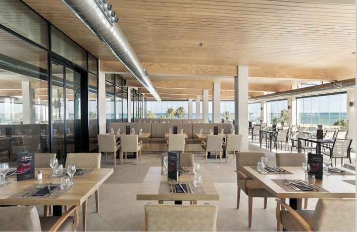 Imagen del bar/restaurante del Hotel Best Triton. Foto 6