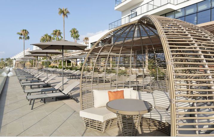 Imagen del bar/restaurante del Hotel Best Triton. Foto 8