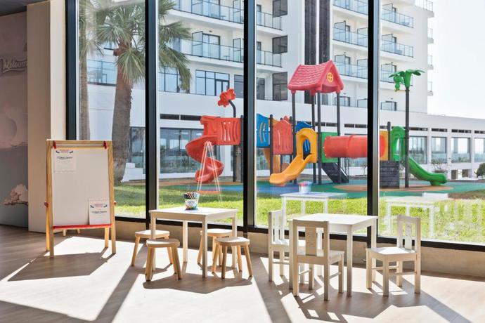 Imagen de los exteriores del Hotel Best Triton. Foto 19