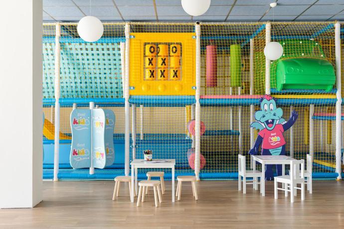Imagen de los interiores del Hotel Best Triton. Foto 25