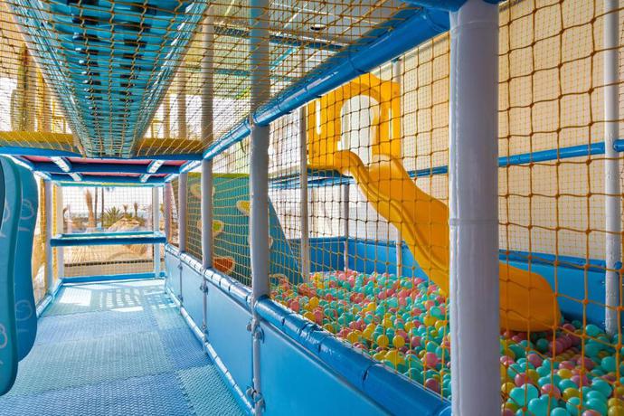 Imagen de los interiores del Hotel Best Triton. Foto 26