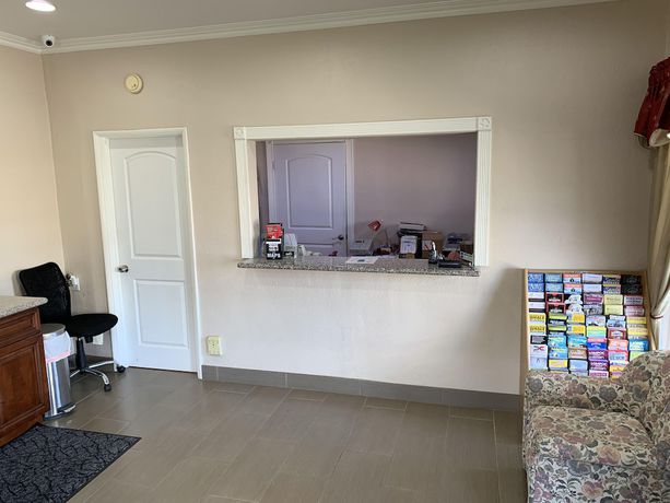 Imagen de los interiores del Hotel Best Way Inn. Foto 17