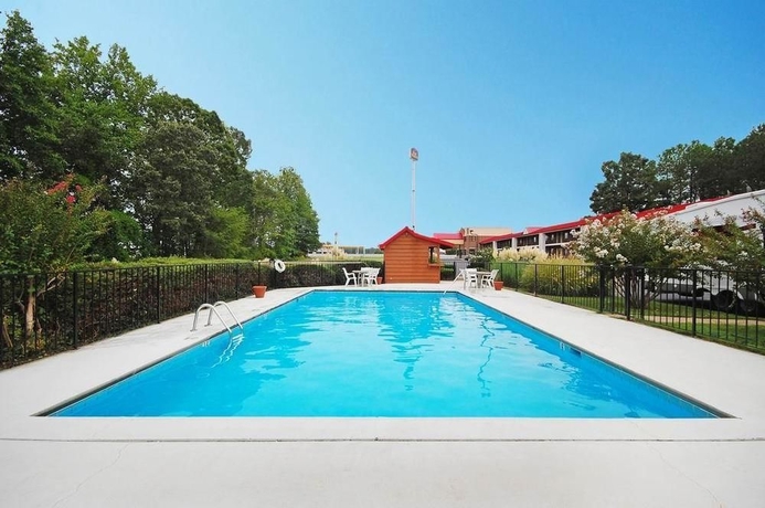 Imagen de la piscina del Hotel Best Western Acworth Inn. Foto 12