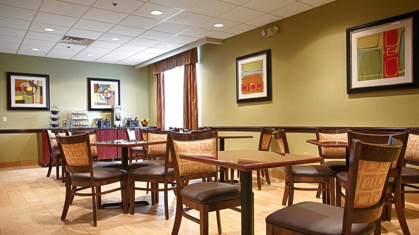 Imagen del bar/restaurante del Hotel Best Western Airport Inn and Suites Cleveland. Foto 4