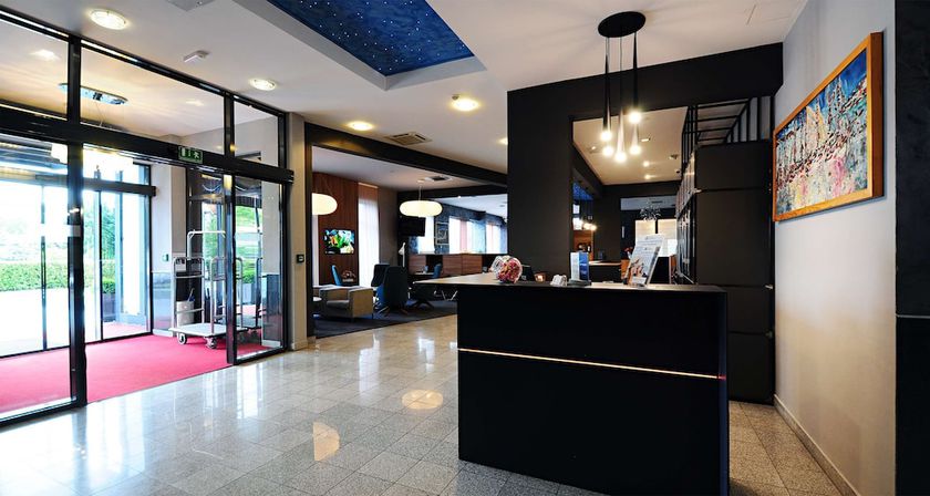 Imagen de los interiores del Hotel Best Western Airport Stella. Foto 8