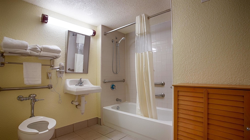 Imagen de la habitación del Hotel Best Western Aku Tiki Inn. Foto 8