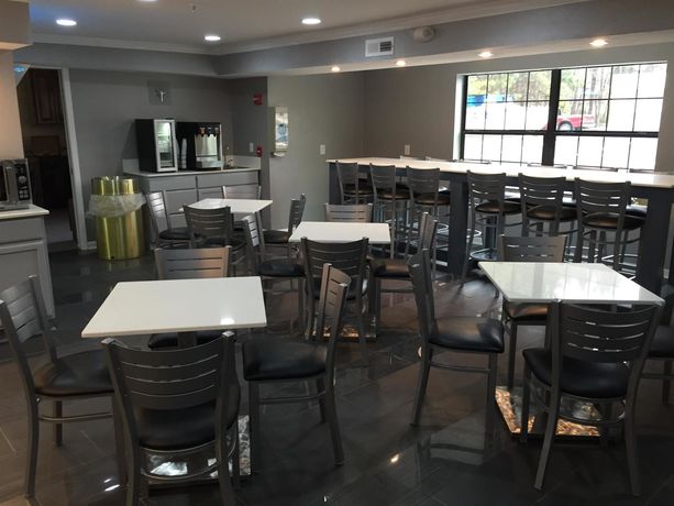 Imagen del bar/restaurante del Hotel Best Western Allatoona Inn and Suites. Foto 9
