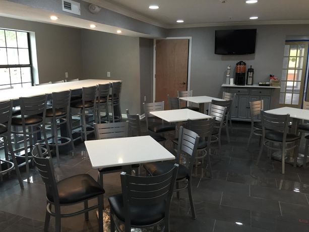 Imagen del bar/restaurante del Hotel Best Western Allatoona Inn and Suites. Foto 10