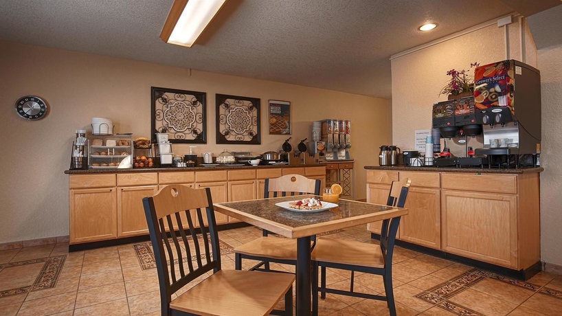 Imagen del bar/restaurante del Hotel Best Western American Inn. Foto 4