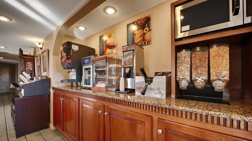 Imagen del bar/restaurante del Hotel Best Western Andalusia Inn. Foto 4