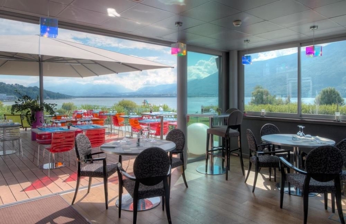 Imagen del bar/restaurante del Hotel Best Western Aquakub. Foto 9