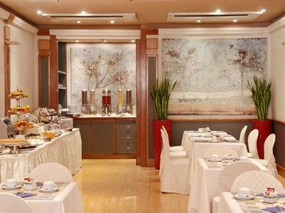 Imagen del bar/restaurante del Hotel Best Western Art Deco. Foto 2