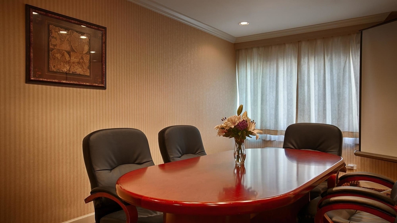 Imagen de los interiores del Hotel Best Western At O'hare. Foto 12