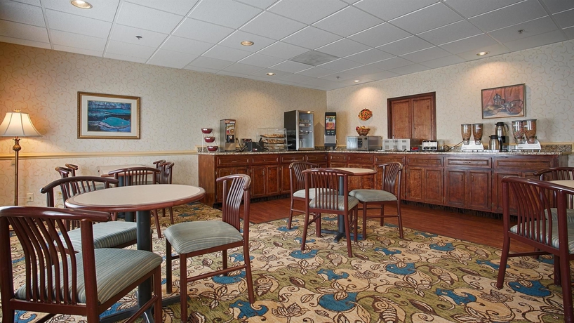 Imagen del bar/restaurante del Hotel Best Western Augusta West. Foto 3