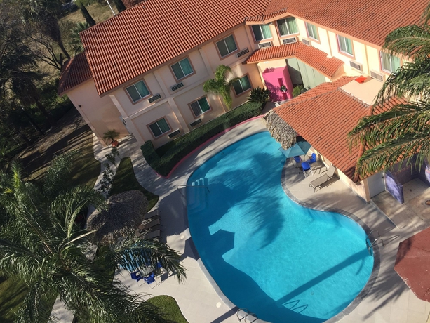 Imagen de la piscina del Hotel Best Western Bazarell Inn. Foto 16