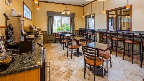 Imagen del bar/restaurante del Hotel Best Western Bennington. Foto 3