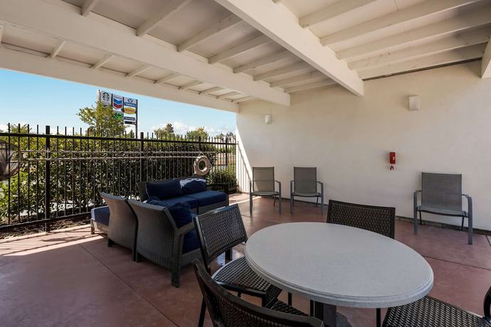 Imagen de la piscina del Hotel Best Western Big Country Inn. Foto 19