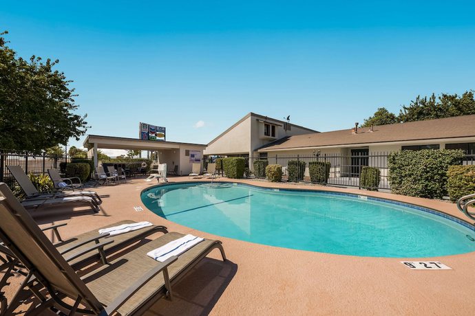 Imagen de la piscina del Hotel Best Western Big Country Inn. Foto 20