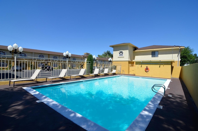 Imagen de la piscina del Hotel Best Western Bishop Lodge. Foto 16