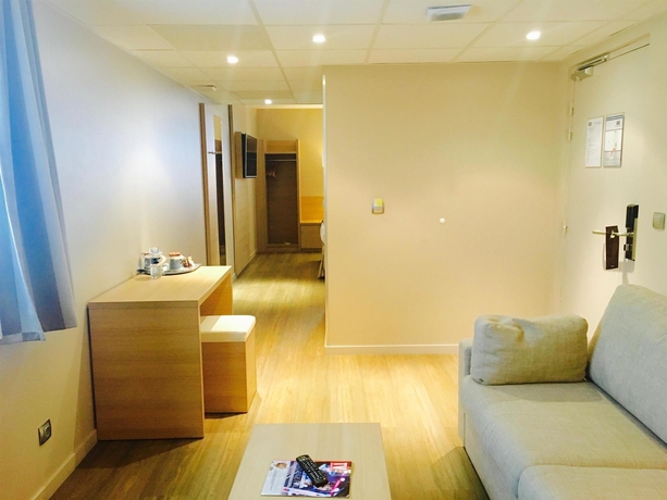 Imagen de la habitación del Hotel Best Western Bourgoin Jallieu. Foto 6