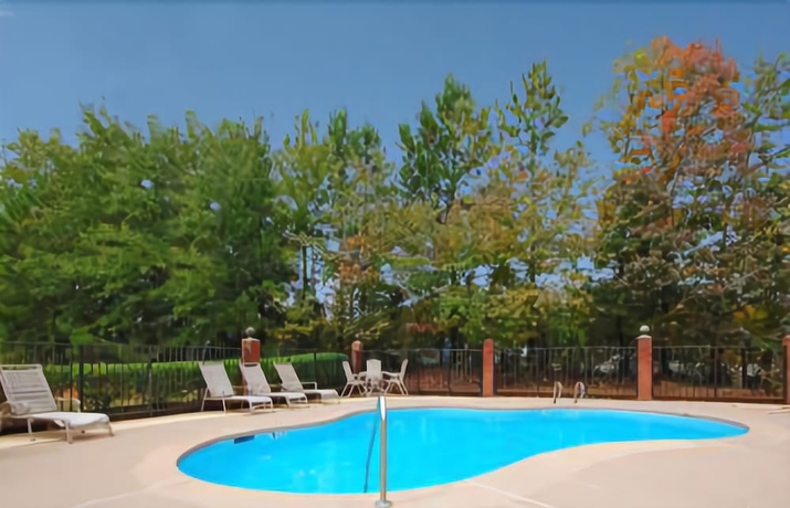 Imagen de la piscina del Hotel Best Western Braselton Inn. Foto 19
