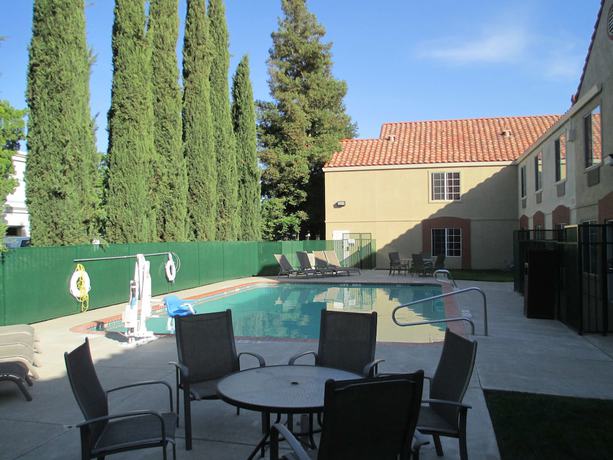 Imagen de la piscina del Hotel Best Western Brentwood Inn. Foto 20