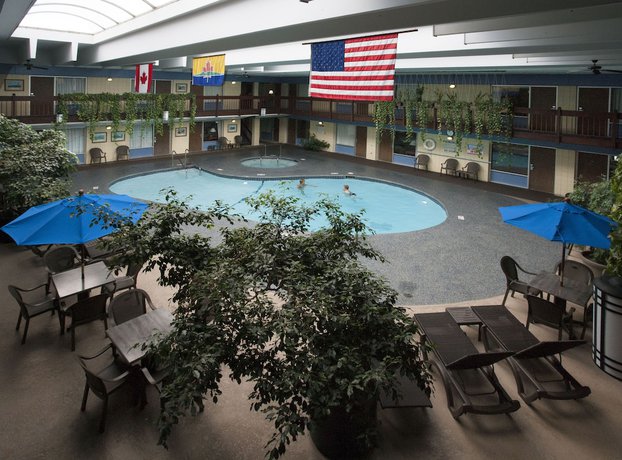 Imagen de la piscina del Hotel Best Western Bridgeview. Foto 18