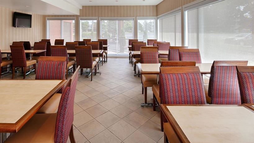 Imagen del bar/restaurante del Hotel Best Western Brossard. Foto 4