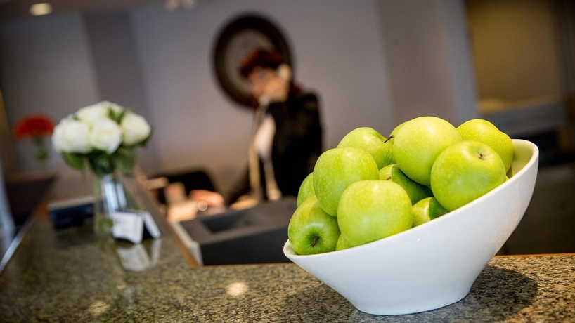 Imagen de los interiores del Hotel Best Western Brossard. Foto 12