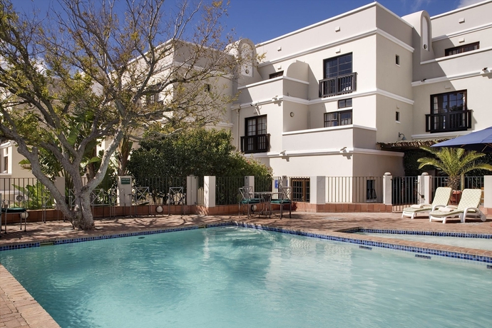 Imagen de la piscina del Hotel Best Western Cape Suites. Foto 15