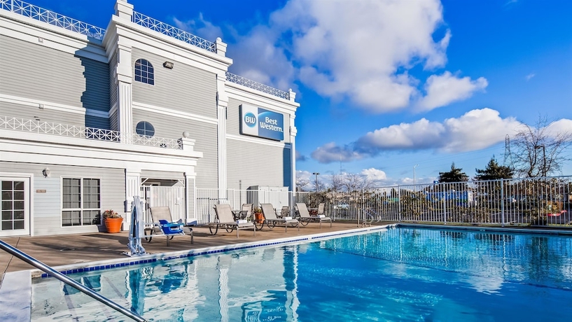 Imagen de la piscina del Hotel Best Western Capital City Inn. Foto 18