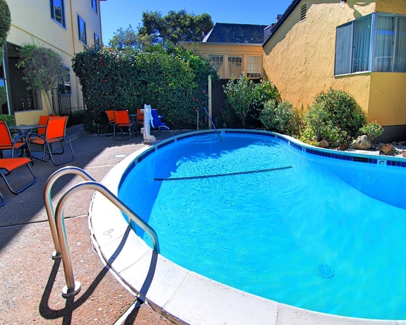 Imagen de la piscina del Hotel Best Western Carmel's Town House Lodge. Foto 17