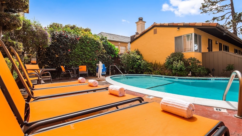 Imagen de la piscina del Hotel Best Western Carmel's Town House Lodge. Foto 18