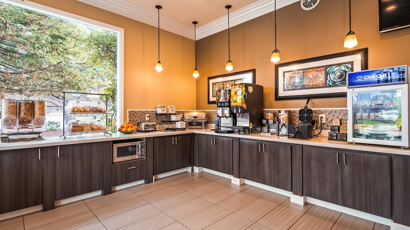 Imagen del bar/restaurante del Hotel Best Western Carmel's Town House Lodge. Foto 3