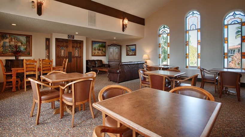 Imagen del bar/restaurante del Hotel Best Western Casa Grande Inn. Foto 3