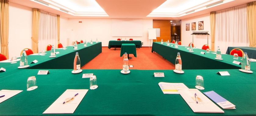 Imagen de los interiores del Hotel Best Western Cavalieri Della Corona. Foto 13