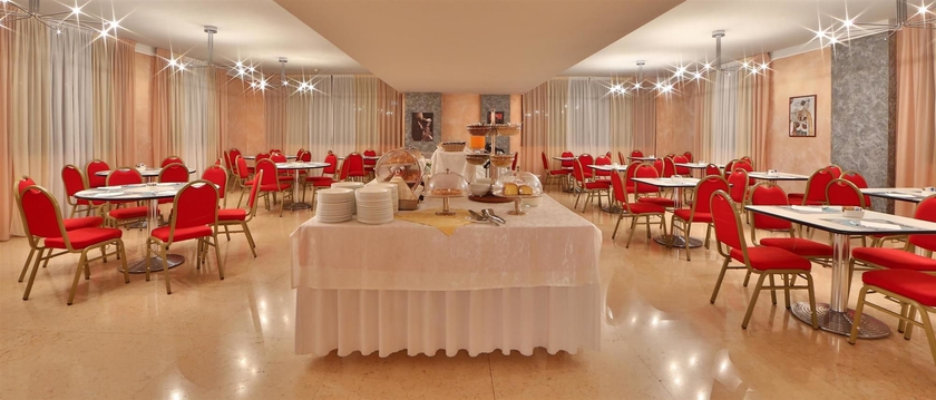 Imagen del bar/restaurante del Hotel Best Western Cavalieri Della Corona. Foto 2