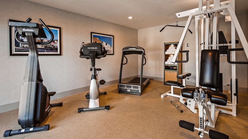 Imagen de los interiores del Hotel Best Western Cedar Inn and Suites. Foto 19