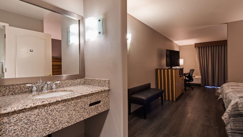 Imagen de la habitación del Hotel Best Western Cedar Inn and Suites. Foto 10