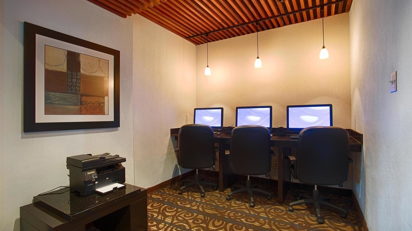 Imagen de los interiores del Hotel Best Western Cedar Park Inn. Foto 8