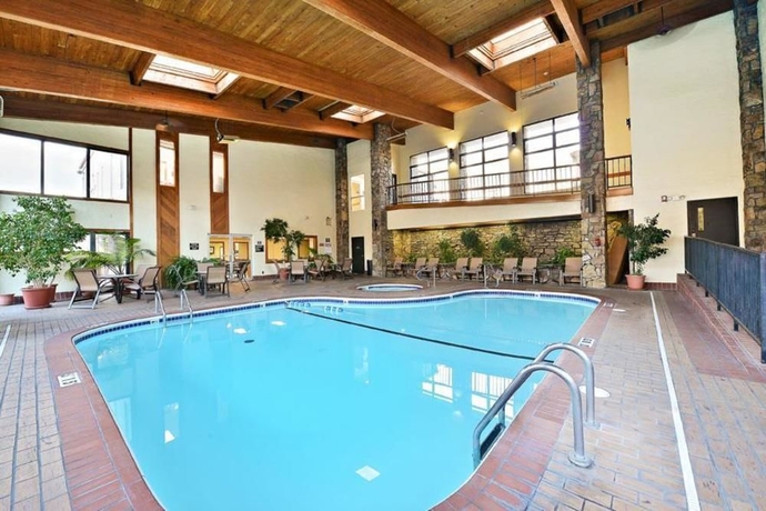 Imagen de la piscina del Hotel Best Western Center Pointe Inn. Foto 14