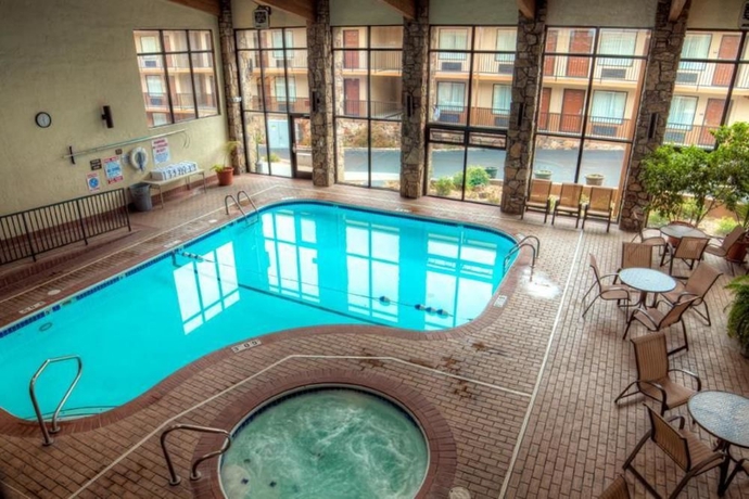Imagen de la piscina del Hotel Best Western Center Pointe Inn. Foto 15