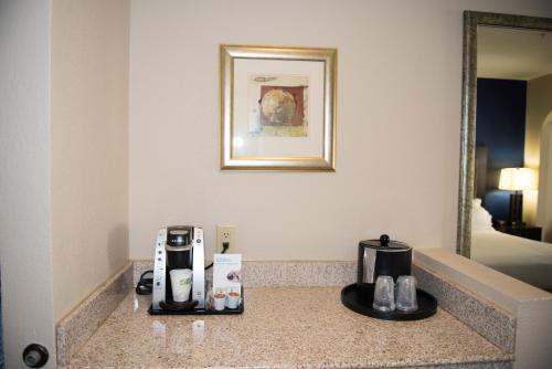 Imagen de la habitación del Hotel Best Western Champions Forest Inn and Suites. Foto 3