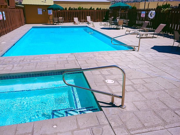 Imagen de la piscina del Hotel Best Western Chieftain Inn. Foto 19