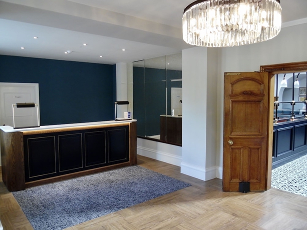 Imagen de los interiores del Hotel Best Western Chilworth Manor. Foto 19