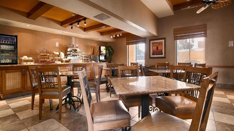 Imagen del bar/restaurante del Hotel Best Western Chula Vista/otay Valley. Foto 3