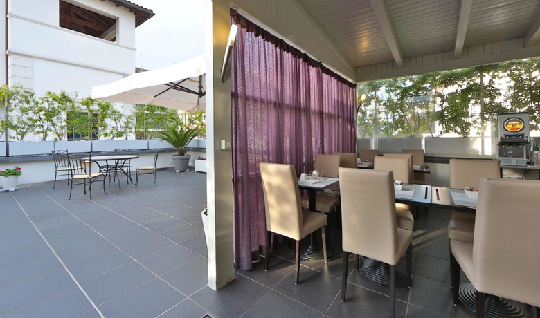 Imagen del bar/restaurante del Hotel Best Western Cinemusic. Foto 2